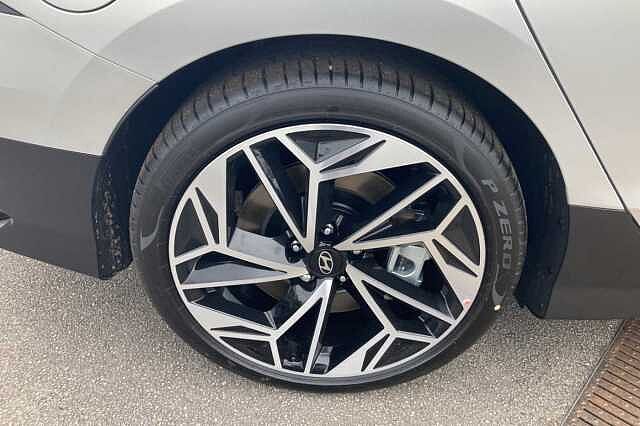 Hyundai IONIQ 6 E (228ps) Premium 77kWh (Single Motor) RWD