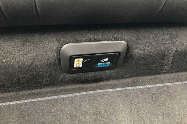 Hyundai IONIQ 6 E (228ps) Premium 77kWh (Single Motor) RWD