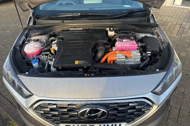 Hyundai IONIQ 1.6 GDi Hybrid Premium 5dr DCT